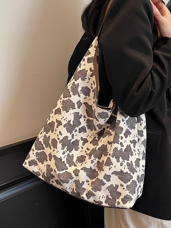 Textured Cow Print Shoulder Bag for Women - Summer 2025 Niche Underarm Tote, Versatile Commuting Style Textured Cow Print Shoulder Bag for Women - Summer 2025 Niche Underarm Tote, Versatile Commuting Style
