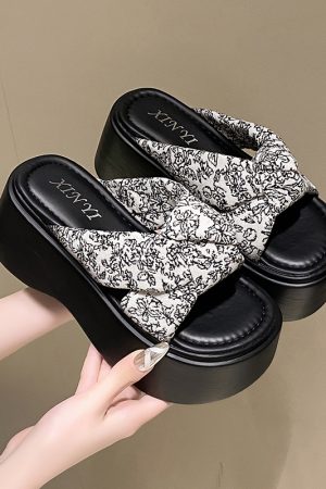 Thick-Soled Platform Slide Sandals for Women - Versatile Summer Outdoor Wear, Height-Increasing Soft Sole, Fashionable 2025 Style