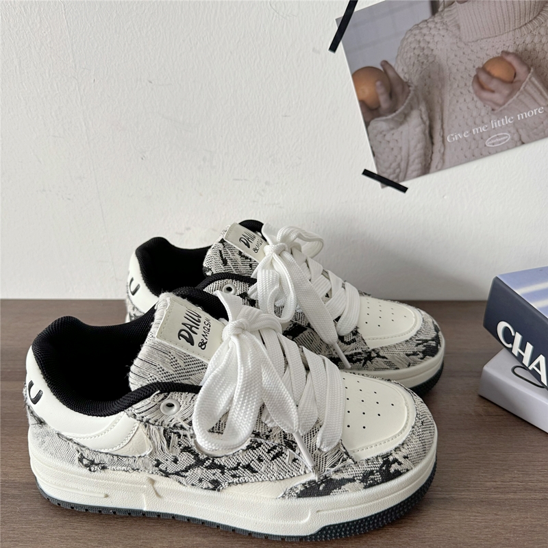 Thick-Soled White Bread Shoes for Men and Women - Niche Destructive Style, Versatile National Trend Sports and Skateboard Footwear Thick-Soled White Bread Shoes for Men and Women - Niche Destructive Style, Versatile National Trend Sports and Skateboard Footwear