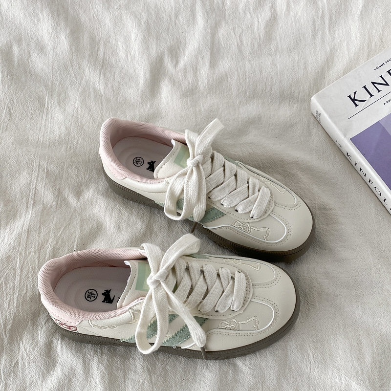 Thick-Soled White Casual Sneakers for Women - Han-Style Chic Spring 2025 Versatile Niche Footwear Thick-Soled White Casual Sneakers for Women - Han-Style Chic Spring 2025 Versatile Niche Footwear