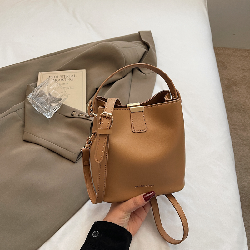 Trendy 2025 High-End Shoulder Bag - Versatile Summer Crossbody Bucket Bag for Work and Everyday Use Trendy 2025 High-End Shoulder Bag - Versatile Summer Crossbody Bucket Bag for Work and Everyday Use