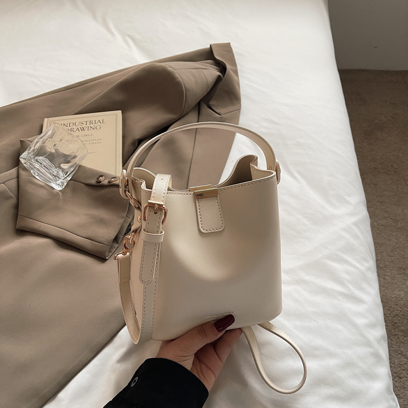 Trendy 2025 High-End Shoulder Bag - Versatile Summer Crossbody Bucket Bag for Work and Everyday Use Trendy 2025 High-End Shoulder Bag - Versatile Summer Crossbody Bucket Bag for Work and Everyday Use