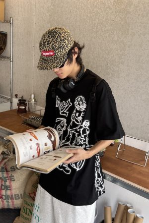 Trendy American High Street Graffiti Printed Short Sleeve T-Shirt for Men and Women, Casual Loose Hip-Hop Style Top