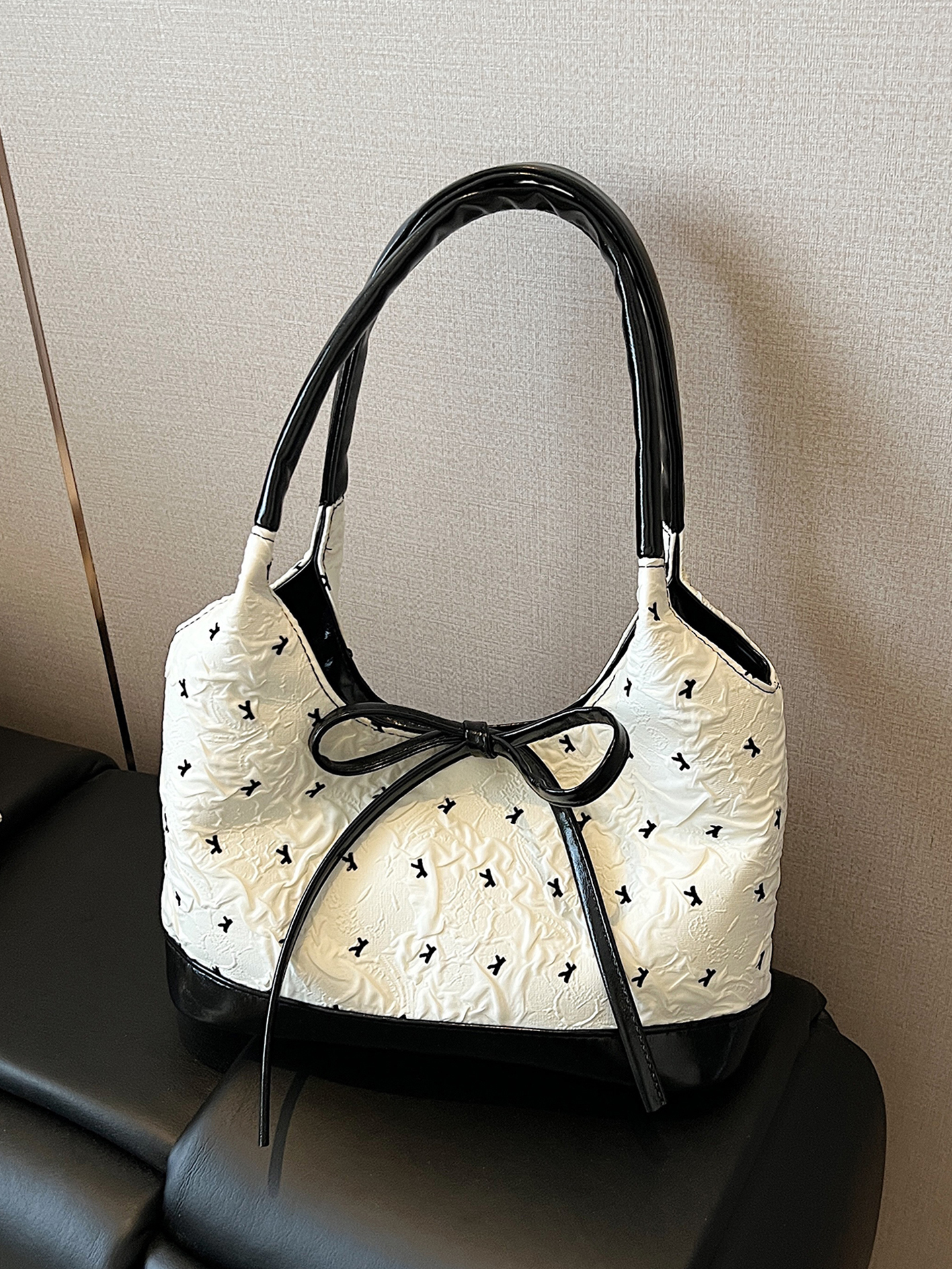 Trendy Bowknot Tote Bucket Bag for Women - High-End Versatile Shoulder Bag Style 2025 Trendy Bowknot Tote Bucket Bag for Women - High-End Versatile Shoulder Bag Style 2025