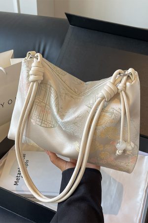 Trendy Chinese-Style Women's Shoulder Tote Bag 2025 â€“ Large Capacity Crossbody Bag for Commuting and Everyday Use