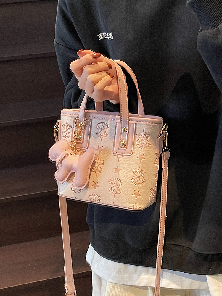 Trendy Korean Style Crossbody Bucket Bag - Cute Handheld Shoulder Bag for Spring 2025 Fashion Trendy Korean Style Crossbody Bucket Bag - Cute Handheld Shoulder Bag for Spring 2025 Fashion