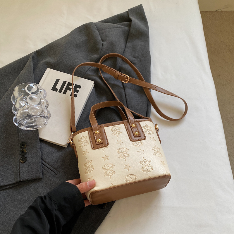 Trendy Korean Style Crossbody Bucket Bag - Cute Handheld Shoulder Bag for Spring 2025 Fashion Trendy Korean Style Crossbody Bucket Bag - Cute Handheld Shoulder Bag for Spring 2025 Fashion