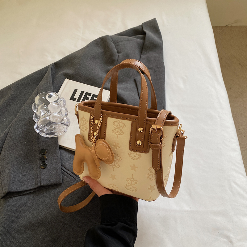 Trendy Korean Style Crossbody Bucket Bag - Cute Handheld Shoulder Bag for Spring 2025 Fashion Trendy Korean Style Crossbody Bucket Bag - Cute Handheld Shoulder Bag for Spring 2025 Fashion