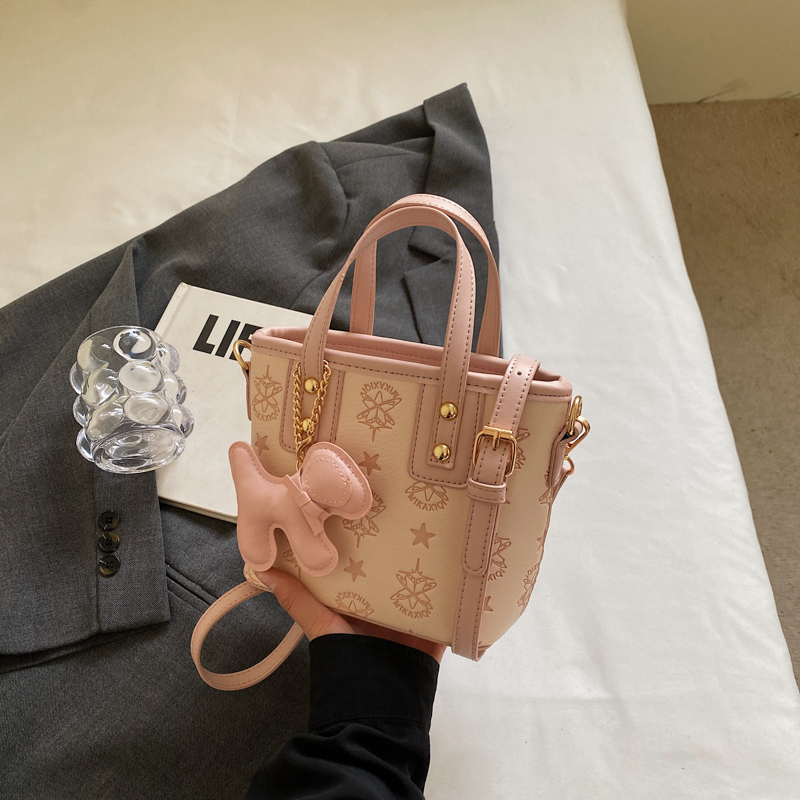 Trendy Korean Style Crossbody Bucket Bag - Cute Handheld Shoulder Bag for Spring 2025 Fashion Trendy Korean Style Crossbody Bucket Bag - Cute Handheld Shoulder Bag for Spring 2025 Fashion