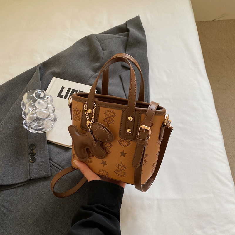 Trendy Korean Style Crossbody Bucket Bag - Cute Handheld Shoulder Bag for Spring 2025 Fashion Trendy Korean Style Crossbody Bucket Bag - Cute Handheld Shoulder Bag for Spring 2025 Fashion