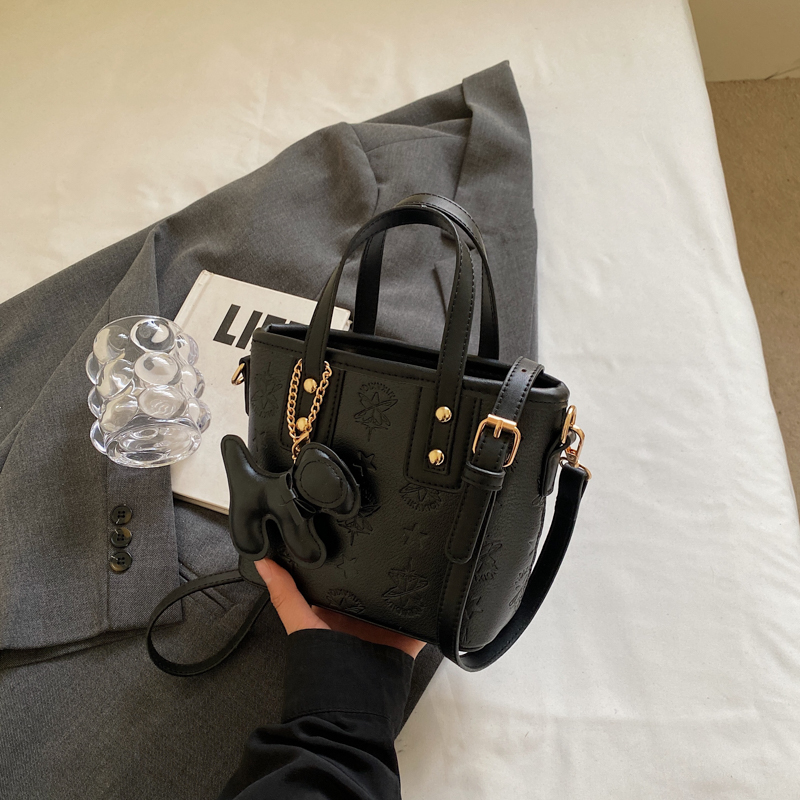 Trendy Korean Style Crossbody Bucket Bag - Cute Handheld Shoulder Bag for Spring 2025 Fashion Trendy Korean Style Crossbody Bucket Bag - Cute Handheld Shoulder Bag for Spring 2025 Fashion