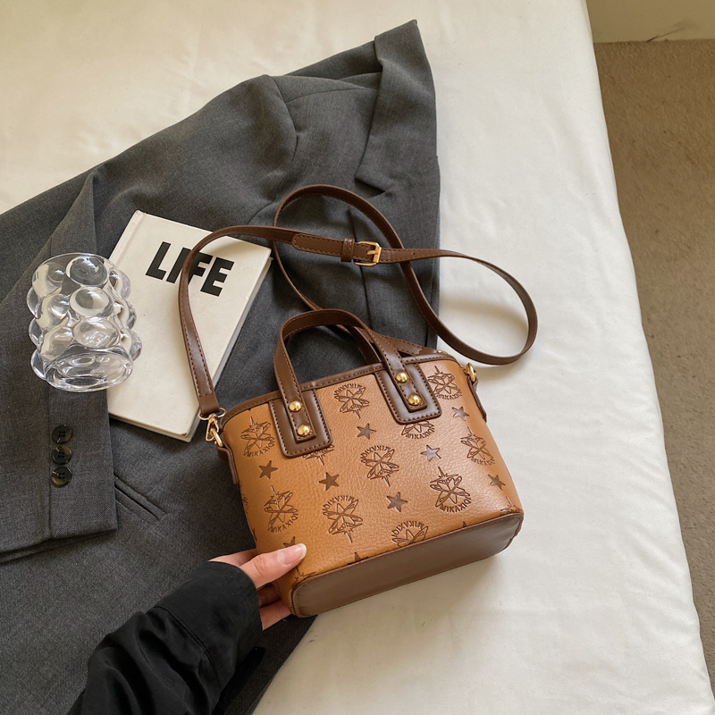 Trendy Korean Style Crossbody Bucket Bag - Cute Handheld Shoulder Bag for Spring 2025 Fashion Trendy Korean Style Crossbody Bucket Bag - Cute Handheld Shoulder Bag for Spring 2025 Fashion