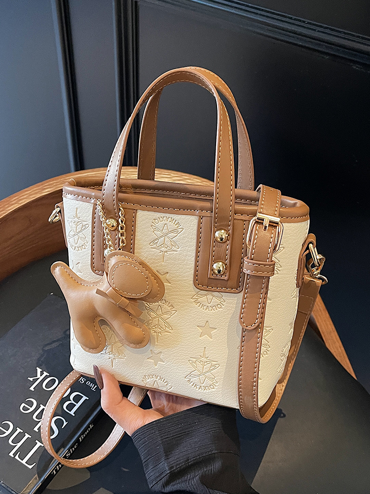 Trendy Korean Style Crossbody Bucket Bag - Cute Handheld Shoulder Bag for Spring 2025 Fashion Trendy Korean Style Crossbody Bucket Bag - Cute Handheld Shoulder Bag for Spring 2025 Fashion