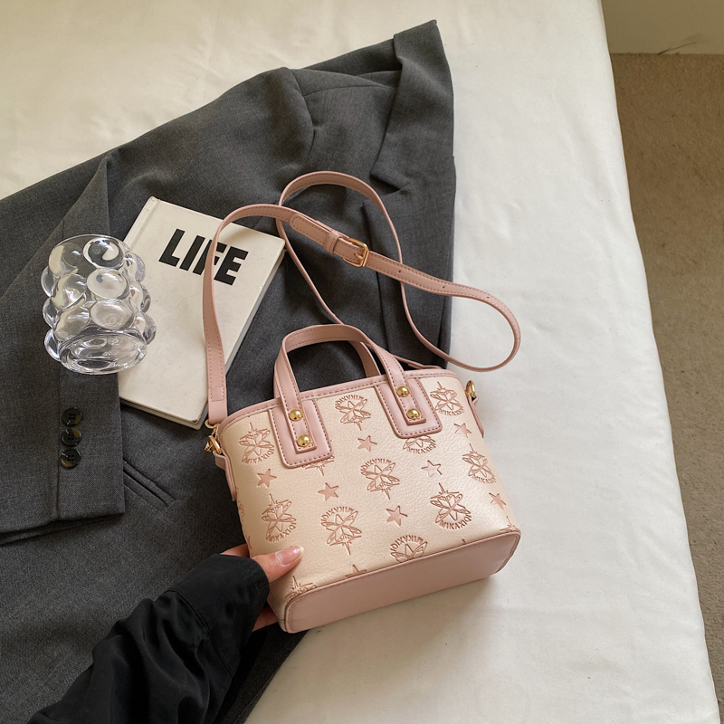 Trendy Korean Style Crossbody Bucket Bag - Cute Handheld Shoulder Bag for Spring 2025 Fashion Trendy Korean Style Crossbody Bucket Bag - Cute Handheld Shoulder Bag for Spring 2025 Fashion