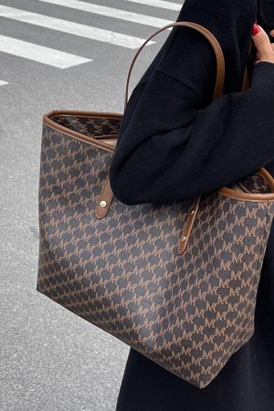 Trendy Large Capacity Women's Shoulder Bag - Versatile Light Luxury Tote for Commuting - 2025 Fashion Must-Have