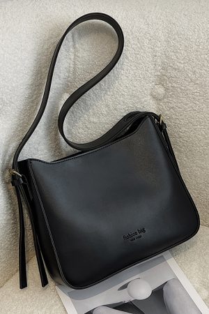 Trendy Large Retro Shoulder Bag for Women - Versatile Crossbody Design for Spring/Summer 2025 Fashion