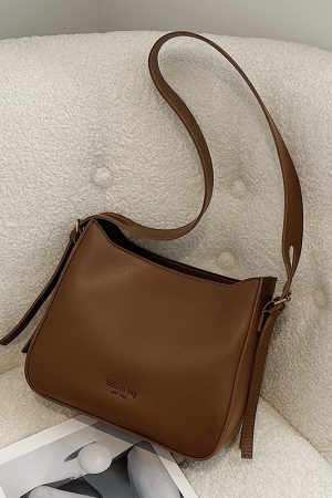 Trendy Large Retro Shoulder Bag for Women - Versatile Crossbody Design for Spring/Summer 2025 Fashion