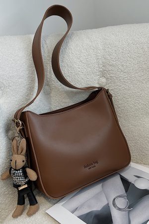 Trendy Large Retro Shoulder Bag for Women - Versatile Crossbody Design for Spring/Summer 2025 Fashion