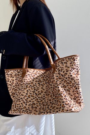 Trendy Leopard Print Tote Bag for Women - Retro Large Capacity Shoulder Handbag for 2025 Style