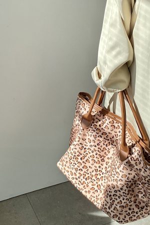 Trendy Leopard Print Tote Bag for Women - Retro Large Capacity Shoulder Handbag for 2025 Style