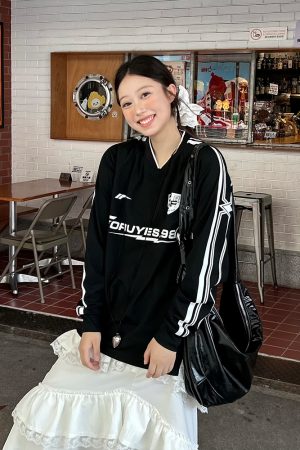 Trendy Loose-Fit Spliced Long Sleeve Sports Top for Couples â€“ Quick-Dry Moisture-Wicking Outdoor Wear for Spring and Autumn