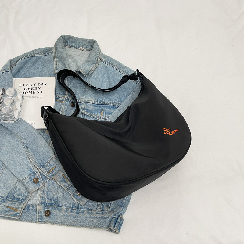 Trendy Nylon Oxford Shoulder Dumpling Bag for Women - Large Capacity Crossbody Bag for Students and Commuting, 2025 Style Trendy Nylon Oxford Shoulder Dumpling Bag for Women - Large Capacity Crossbody Bag for Students and Commuting, 2025 Style