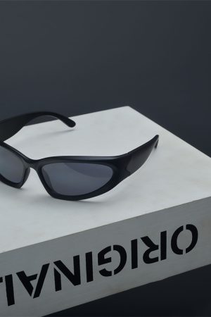 Trendy Retro Tech Punk Sunglasses for Men and Women - Stylish European American Street Photography Eyewear