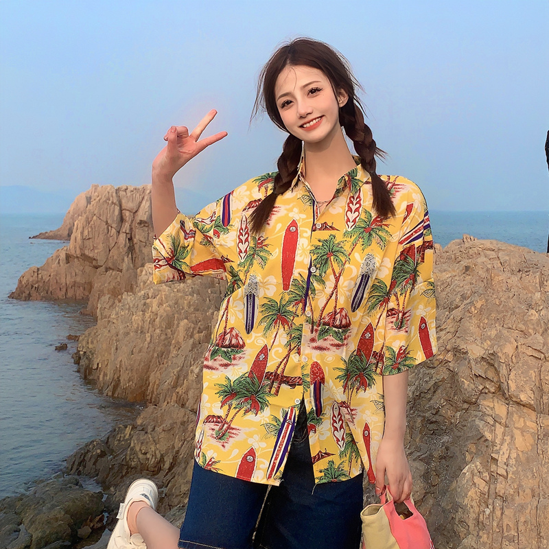 Trendy Short Sleeve Floral Shirt for Women - Hawaiian Beach Style Loose Blouse, 2025 Fashion, Perfect for Summer and Y2K Vibes Trendy Short Sleeve Floral Shirt for Women - Hawaiian Beach Style Loose Blouse, 2025 Fashion, Perfect for Summer and Y2K Vibes