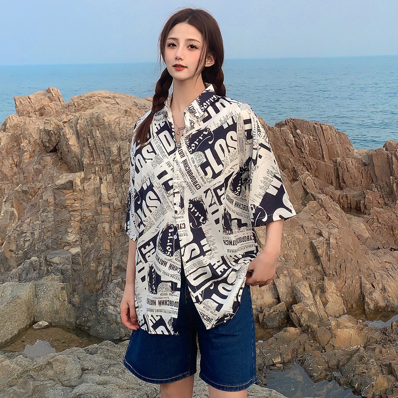 Trendy Short Sleeve Floral Shirt for Women - Hawaiian Beach Style Loose Blouse, 2025 Fashion, Perfect for Summer and Y2K Vibes Trendy Short Sleeve Floral Shirt for Women - Hawaiian Beach Style Loose Blouse, 2025 Fashion, Perfect for Summer and Y2K Vibes