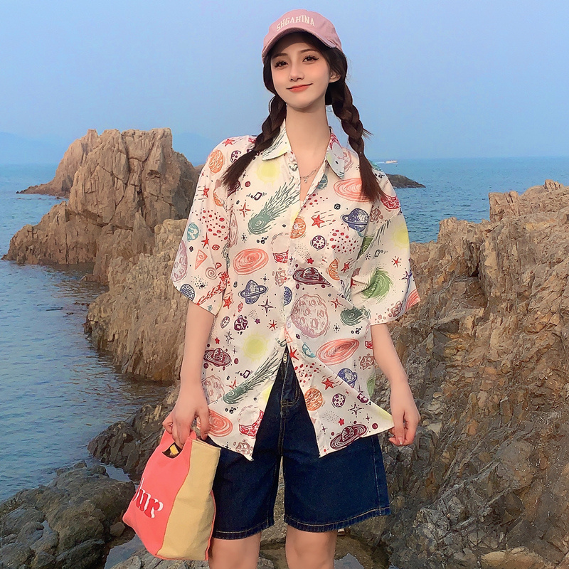 Trendy Short Sleeve Floral Shirt for Women - Hawaiian Beach Style Loose Blouse, 2025 Fashion, Perfect for Summer and Y2K Vibes Trendy Short Sleeve Floral Shirt for Women - Hawaiian Beach Style Loose Blouse, 2025 Fashion, Perfect for Summer and Y2K Vibes