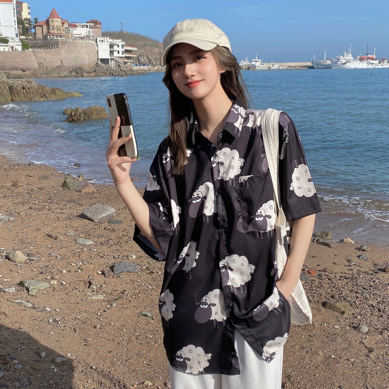 Trendy Short Sleeve Floral Shirt for Women - Hawaiian Beach Style Loose Blouse, 2025 Fashion, Perfect for Summer and Y2K Vibes Trendy Short Sleeve Floral Shirt for Women - Hawaiian Beach Style Loose Blouse, 2025 Fashion, Perfect for Summer and Y2K Vibes