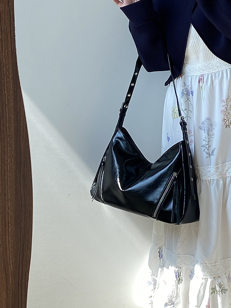 Trendy Unisex Large Capacity Tote Bag - Versatile Commuter Shoulder Crossbody Bag for Women - Stylish 2025 Fashion Essential Trendy Unisex Large Capacity Tote Bag - Versatile Commuter Shoulder Crossbody Bag for Women - Stylish 2025 Fashion Essential