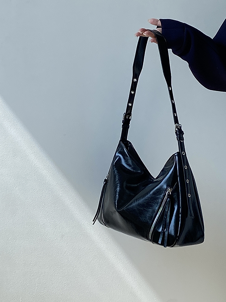 Trendy Unisex Large Capacity Tote Bag - Versatile Commuter Shoulder Crossbody Bag for Women - Stylish 2025 Fashion Essential Trendy Unisex Large Capacity Tote Bag - Versatile Commuter Shoulder Crossbody Bag for Women - Stylish 2025 Fashion Essential