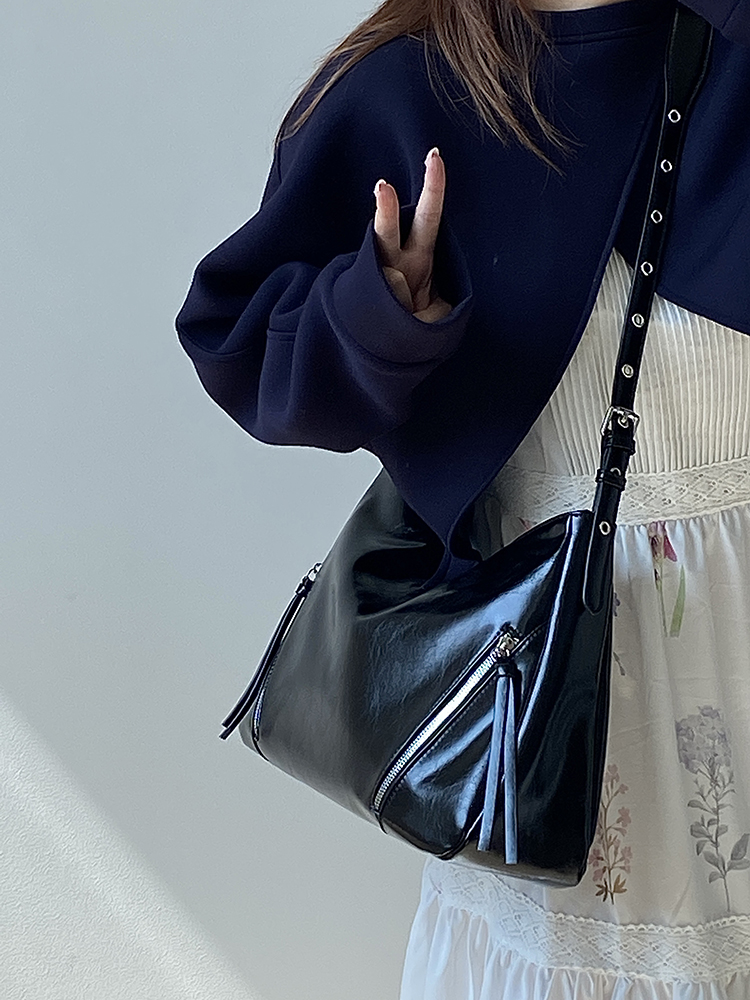 Trendy Unisex Large Capacity Tote Bag - Versatile Commuter Shoulder Crossbody Bag for Women - Stylish 2025 Fashion Essential Trendy Unisex Large Capacity Tote Bag - Versatile Commuter Shoulder Crossbody Bag for Women - Stylish 2025 Fashion Essential