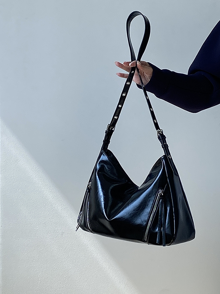 Trendy Unisex Large Capacity Tote Bag - Versatile Commuter Shoulder Crossbody Bag for Women - Stylish 2025 Fashion Essential Trendy Unisex Large Capacity Tote Bag - Versatile Commuter Shoulder Crossbody Bag for Women - Stylish 2025 Fashion Essential