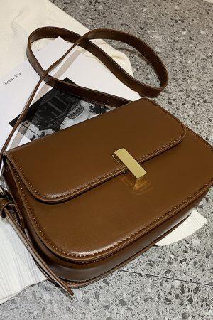 Trendy Women's 2025 Retro Crossbody Bag - Versatile Fashionable Shoulder Bag for Stylish Outfits