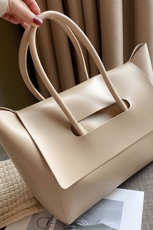 Trendy Women's Large Tote Bag - 2025 Korean Style Retro Commuting Handbag with High Capacity for Spring Summer