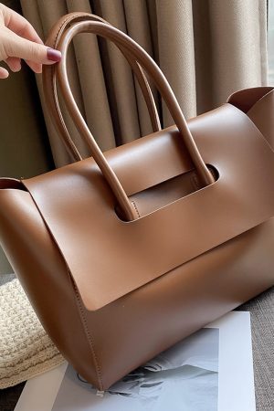 Trendy Women's Large Tote Bag - 2025 Korean Style Retro Commuting Handbag with High Capacity for Spring Summer