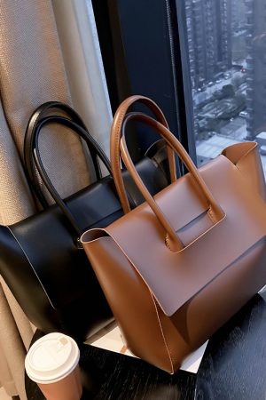 Trendy Women's Large Tote Bag - 2025 Korean Style Retro Commuting Handbag with High Capacity for Spring Summer