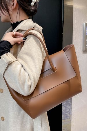 Trendy Women's Large Tote Bag - 2025 Korean Style Retro Commuting Handbag with High Capacity for Spring Summer