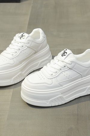 Trendy Women's Little White Sneakers 2024 - Thick-Soled Casual Platform Shoes for Petite Height with Hidden Elevation
