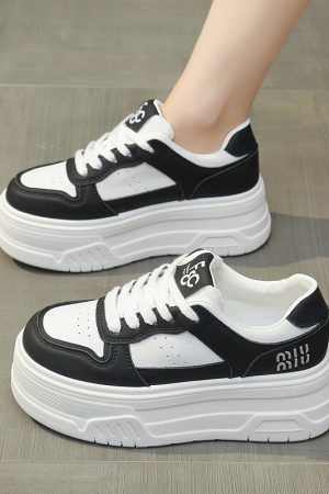 Trendy Women's Little White Sneakers 2024 - Thick-Soled Casual Platform Shoes for Petite Height with Hidden Elevation
