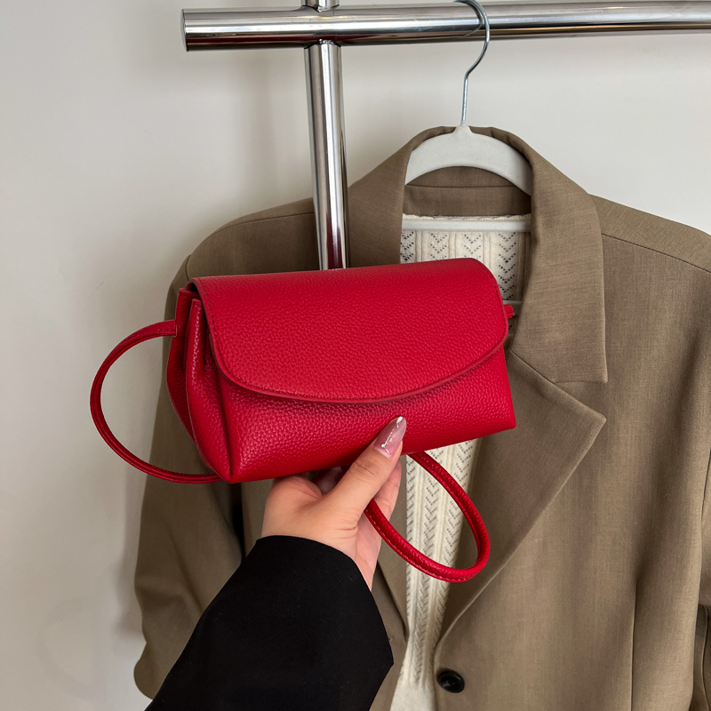 Trendy Women's Red Shoulder Crossbody Bag 2025 - Versatile Small Handbag for Fashionable Everyday Use Trendy Women's Red Shoulder Crossbody Bag 2025 - Versatile Small Handbag for Fashionable Everyday Use