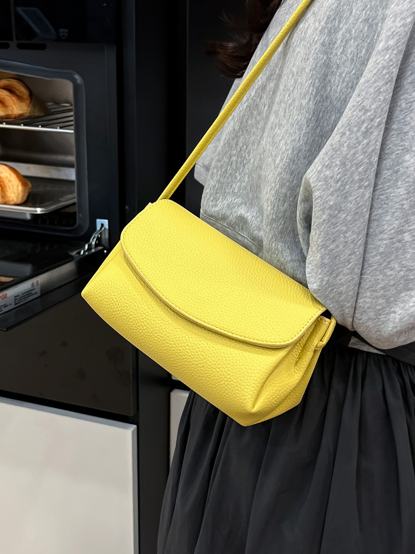 Trendy Women's Red Shoulder Crossbody Bag 2025 - Versatile Small Handbag for Fashionable Everyday Use Trendy Women's Red Shoulder Crossbody Bag 2025 - Versatile Small Handbag for Fashionable Everyday Use