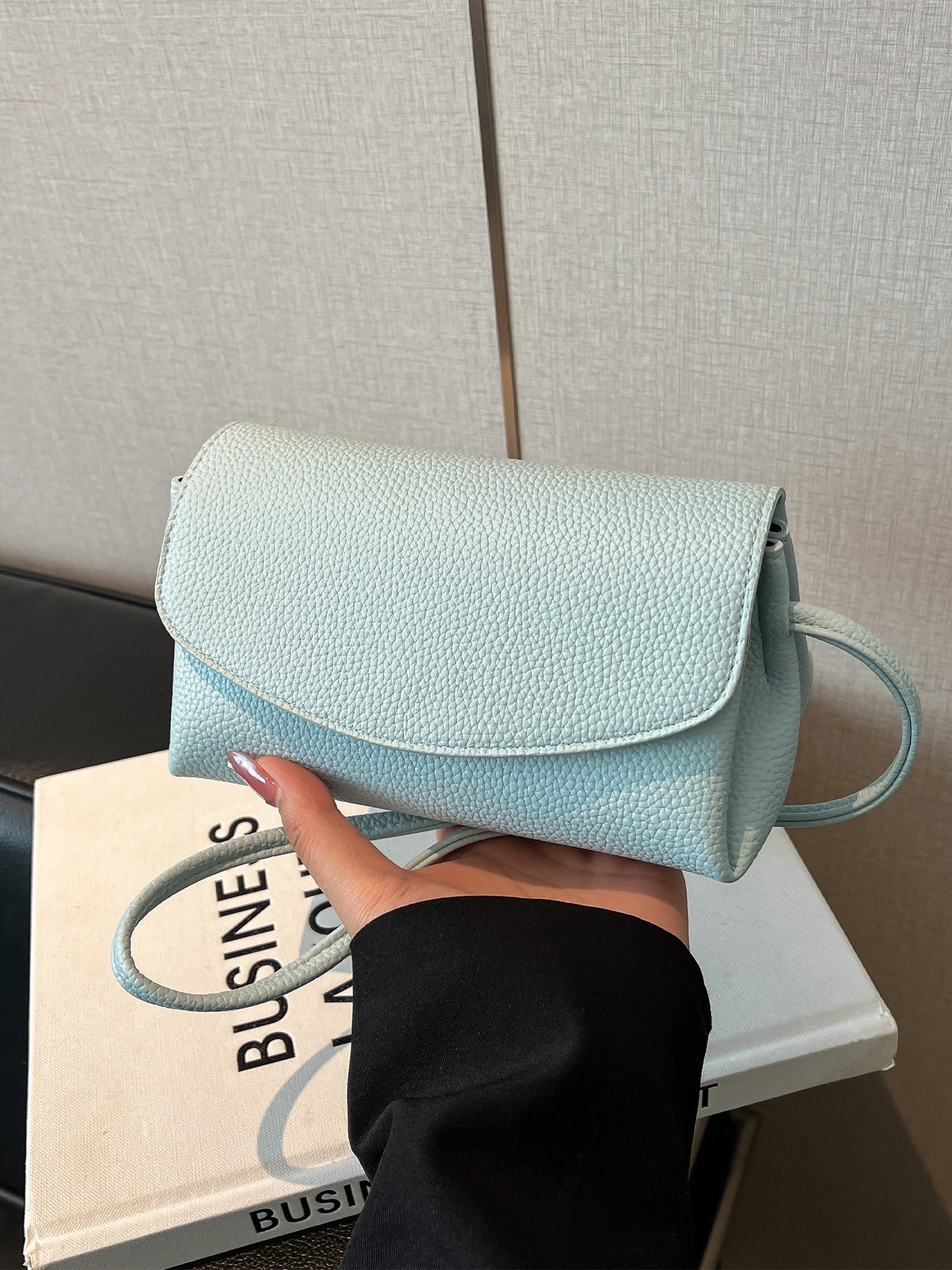 Trendy Women's Red Shoulder Crossbody Bag 2025 - Versatile Small Handbag for Fashionable Everyday Use Trendy Women's Red Shoulder Crossbody Bag 2025 - Versatile Small Handbag for Fashionable Everyday Use