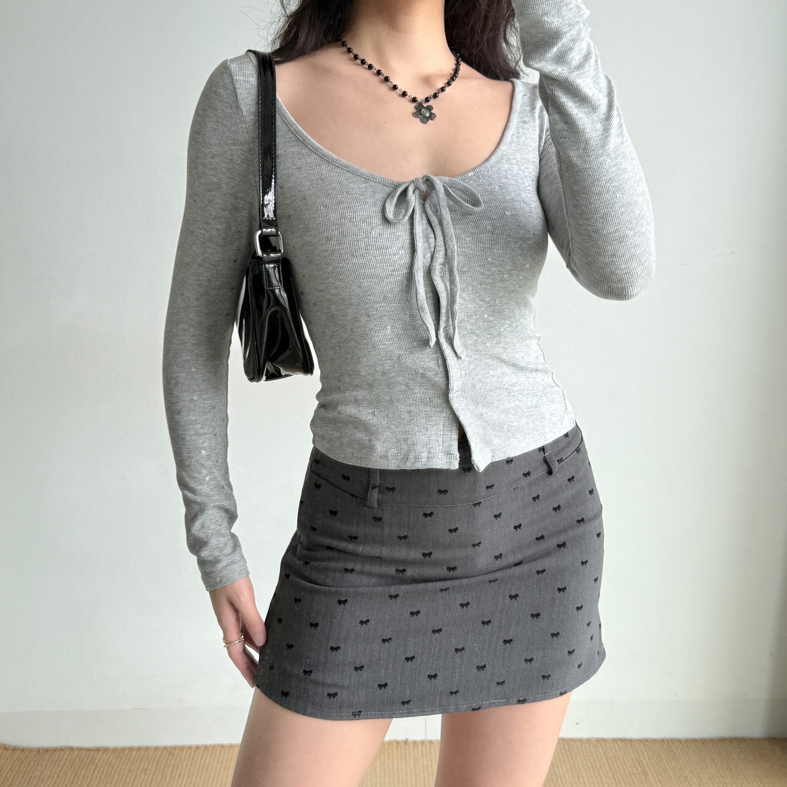 U-neck Tie Bow Rhinestone Long Sleeve Cardigan T-shirt in European American Style for Women - Trendy Y2K Fashion Top U-neck Tie Bow Rhinestone Long Sleeve Cardigan T-shirt in European American Style for Women - Trendy Y2K Fashion Top