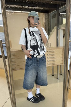 Unisex American Retro Washed Lightning Pattern Loose Fit Seven-Point Denim Shorts - Streetwear Summer Style