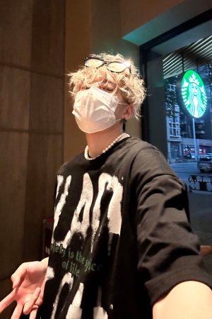 Unisex Graffiti Letter Printed Short Sleeve T-Shirt - Loose Fit Summer High Street Style for Men and Women