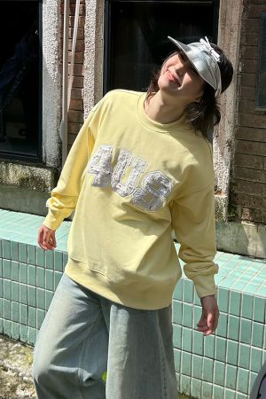 Unisex Loose Round Neck Pullover Sweatshirt with Letter Patch Embroidery - Small Fragrance Style, Perfect for Spring and Autumn Fashion