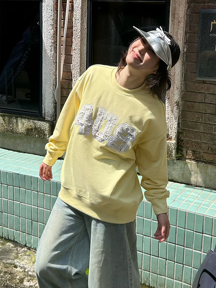 Unisex Loose Round Neck Pullover Sweatshirt with Letter Patch Embroidery - Small Fragrance Style, Perfect for Spring and Autumn Fashion Unisex Loose Round Neck Pullover Sweatshirt with Letter Patch Embroidery - Small Fragrance Style, Perfect for Spring and Autumn Fashion